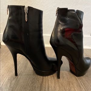 Cesare Paciotti booties size 37 1/2. In good condition.